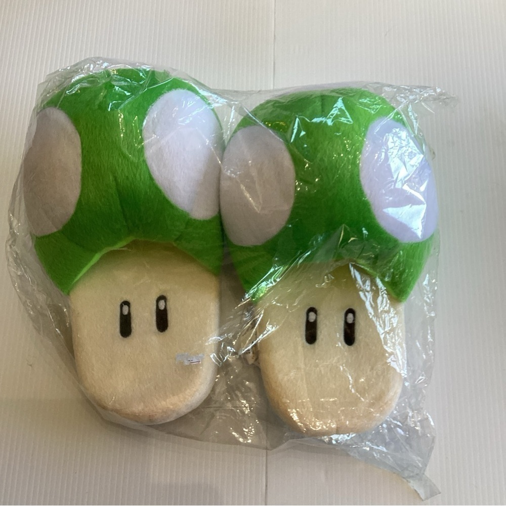 Vintage Super Mario Toad slippers size youth ( 9.5” long x 5” wide) Japan